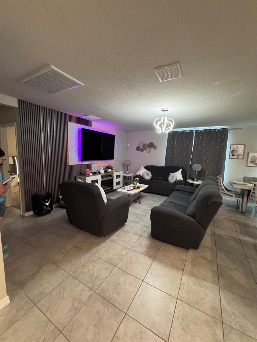 Image 13 of 44 For 1424 Saguaro Street