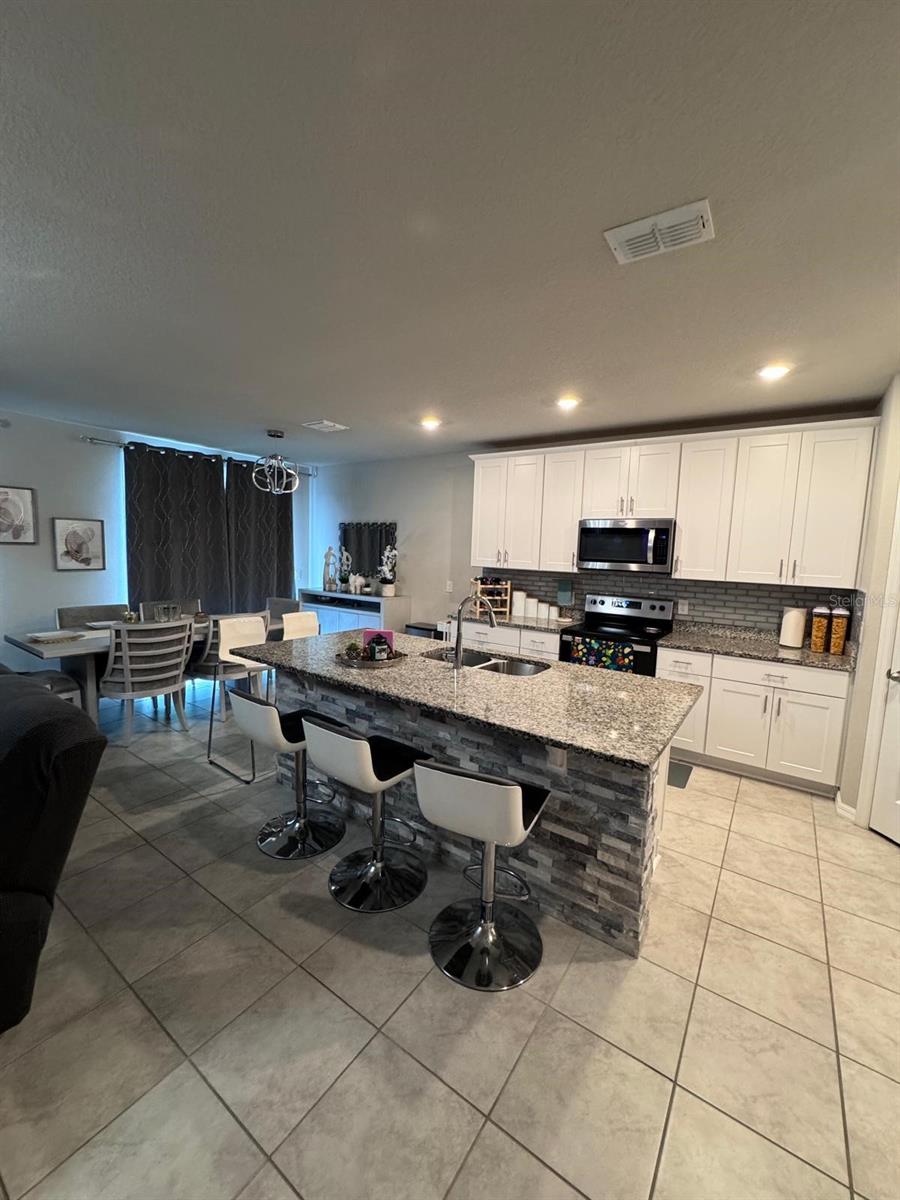Image 7 of 44 For 1424 Saguaro Street