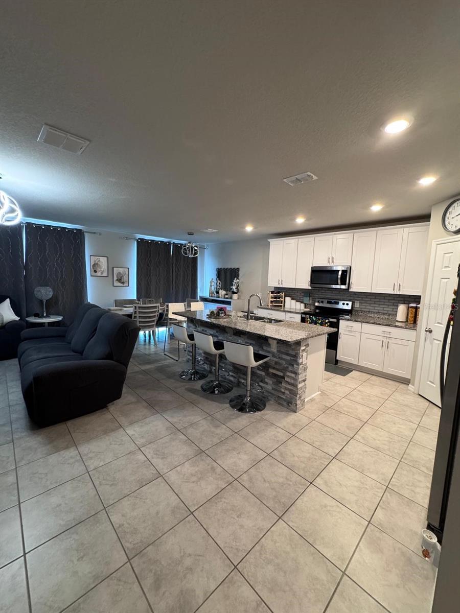 Image 8 of 44 For 1424 Saguaro Street