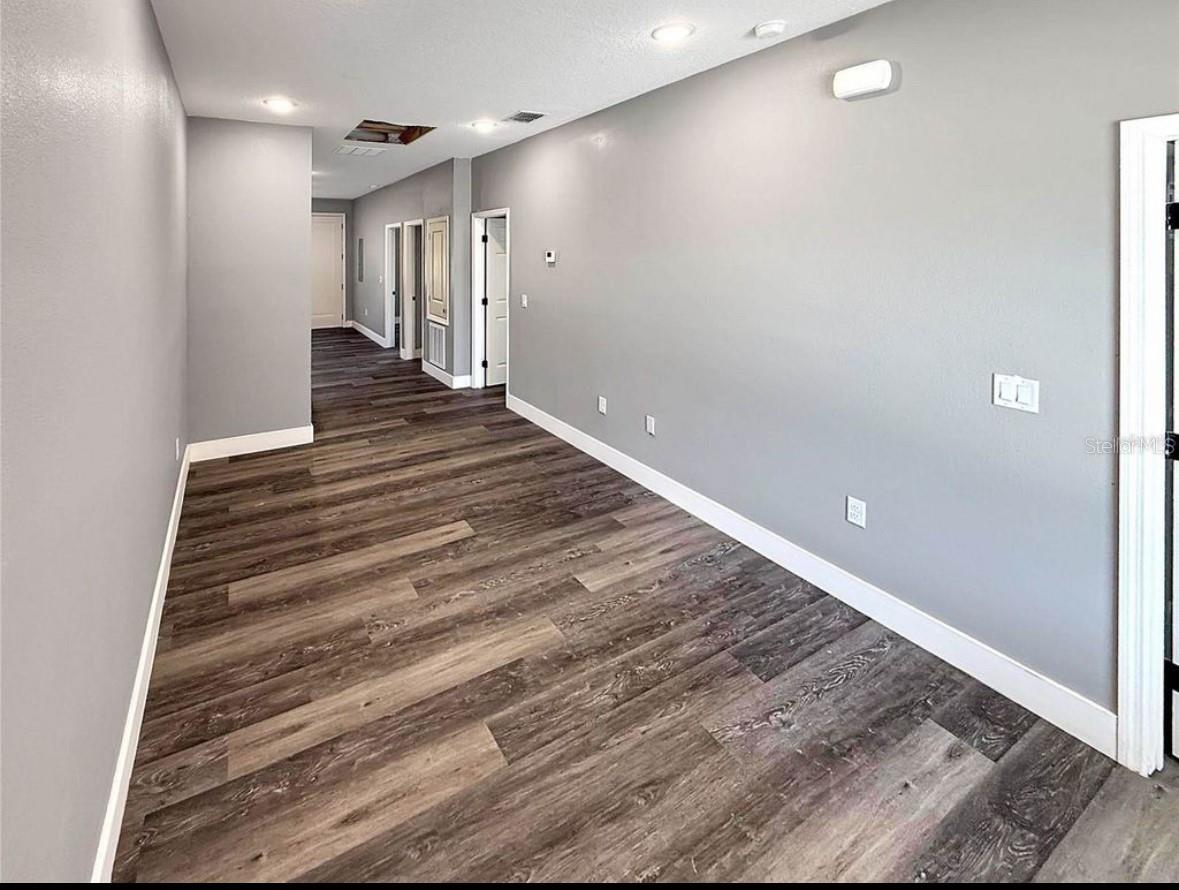 Image 3 of 21 For 642 Dr J A Wiltshire Avenue W