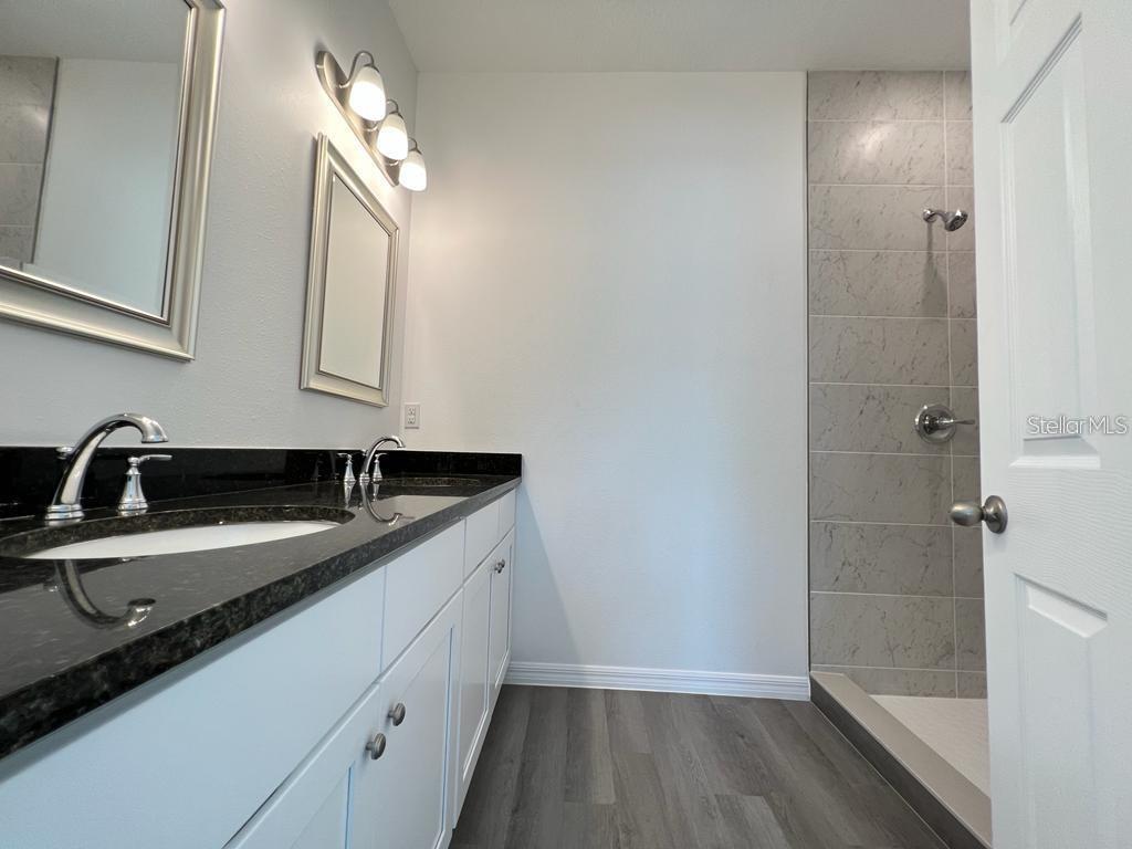 Image 10 of 22 For 407 Treemont Avenue Sw