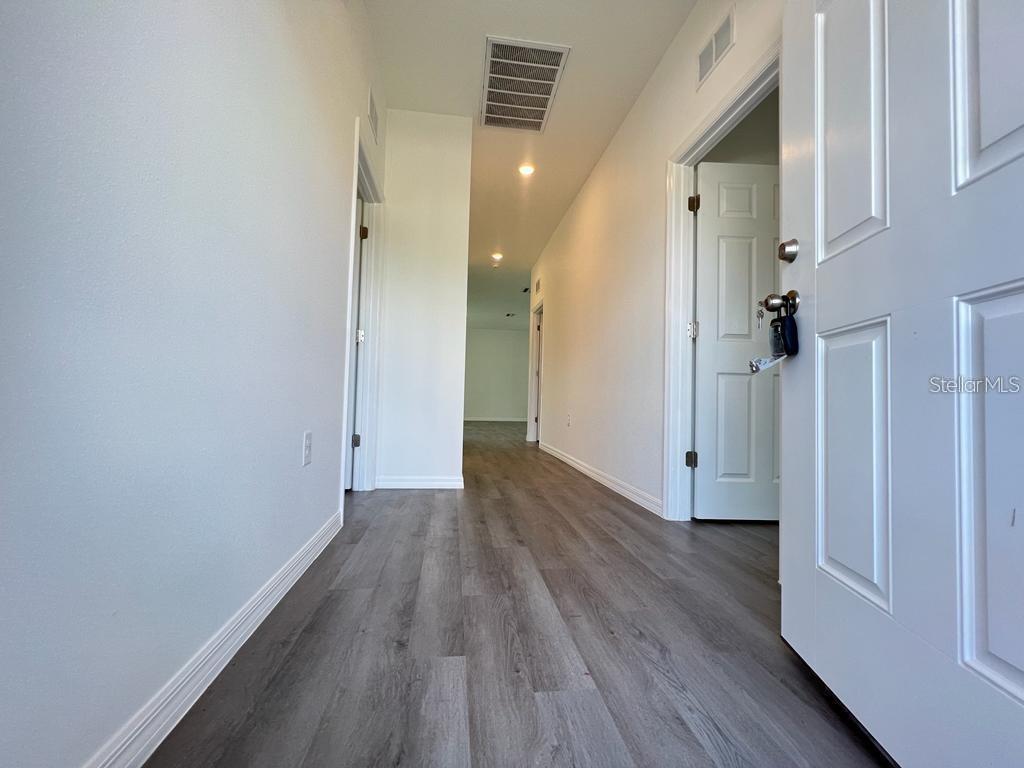 Image 12 of 22 For 407 Treemont Avenue Sw