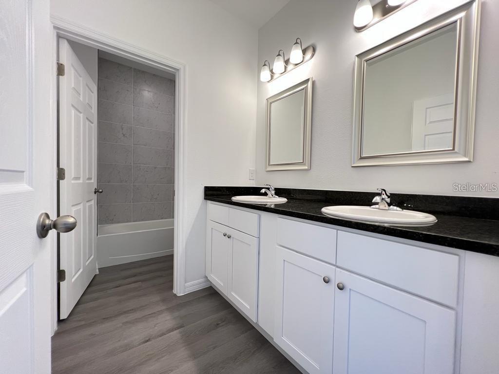 Image 18 of 22 For 407 Treemont Avenue Sw