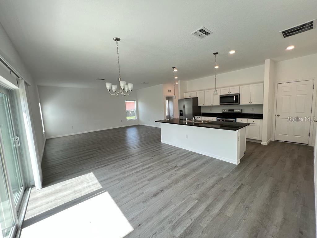 Image 4 of 22 For 407 Treemont Avenue Sw