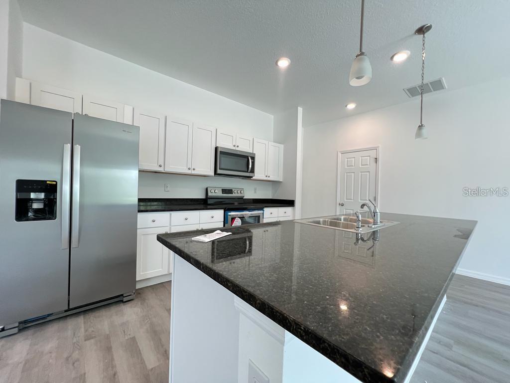 Image 5 of 22 For 407 Treemont Avenue Sw