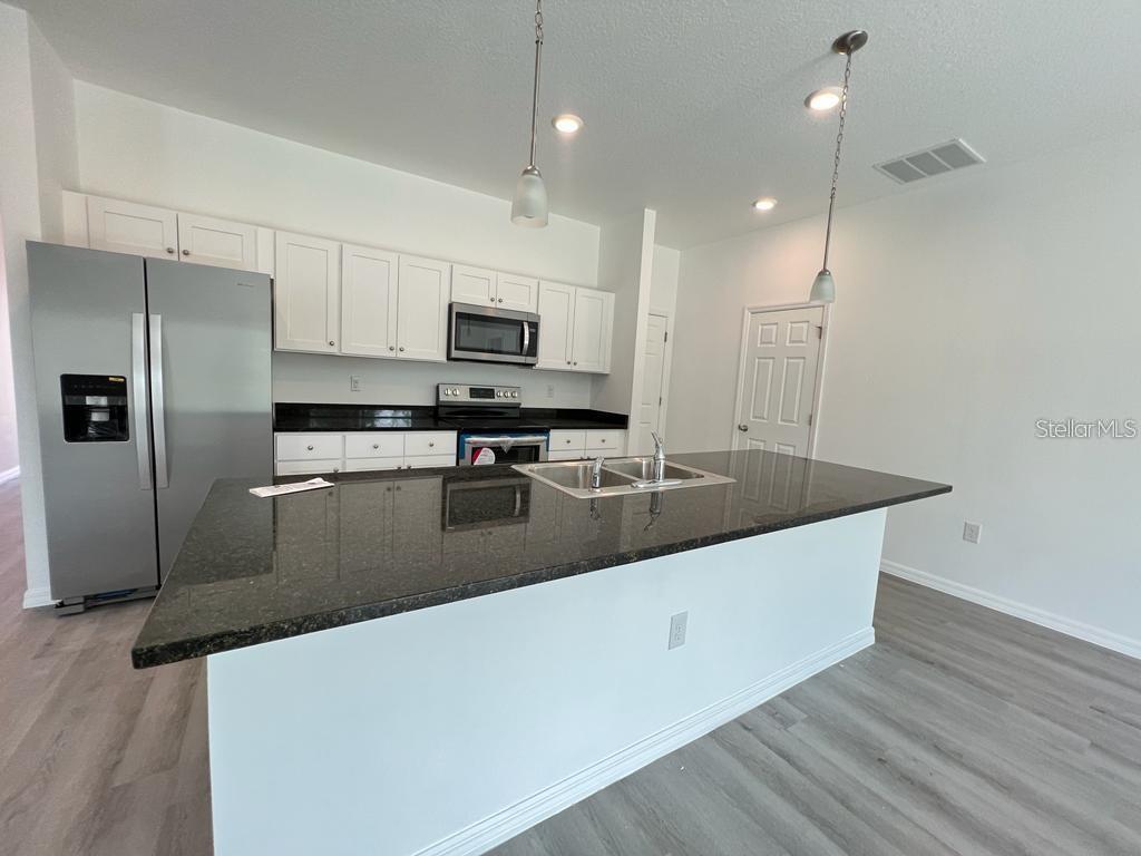 Image 6 of 22 For 407 Treemont Avenue Sw