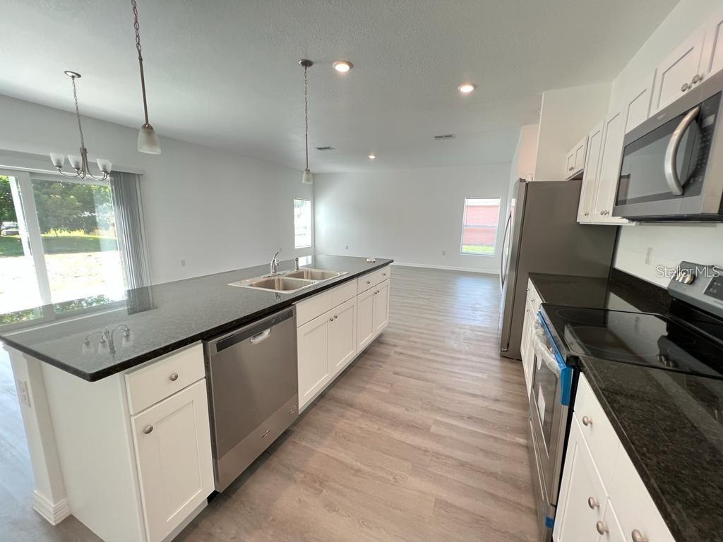 Image 7 of 22 For 407 Treemont Avenue Sw