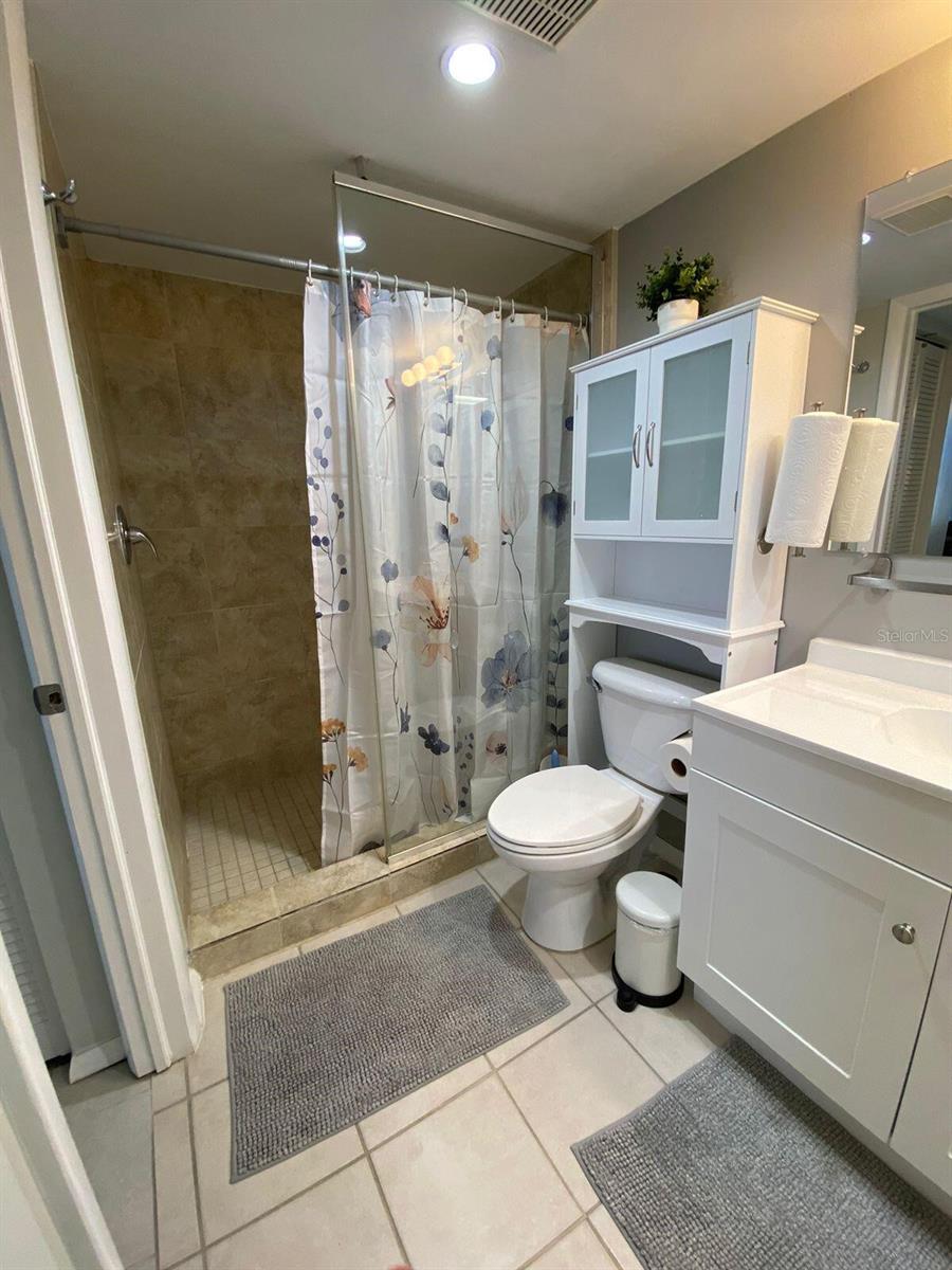 Image 11 of 13 For 701 Madison Avenue 302