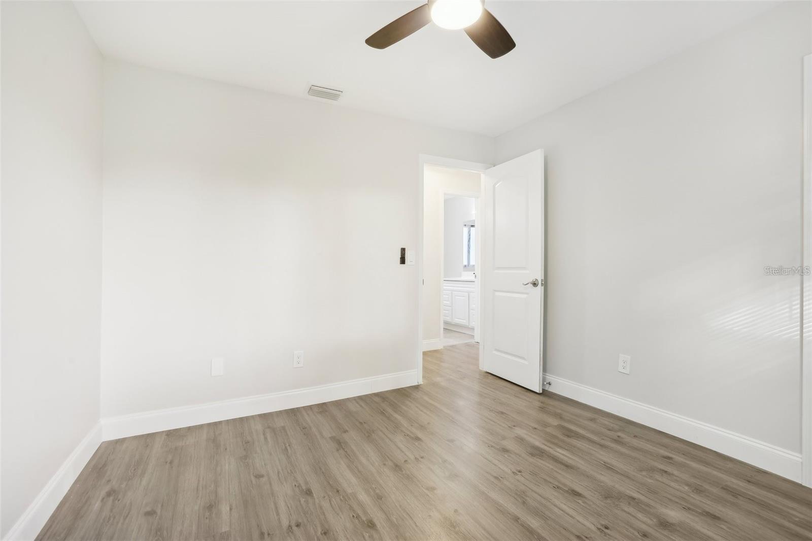 Image 17 of 36 For 1052 Manchester Circle