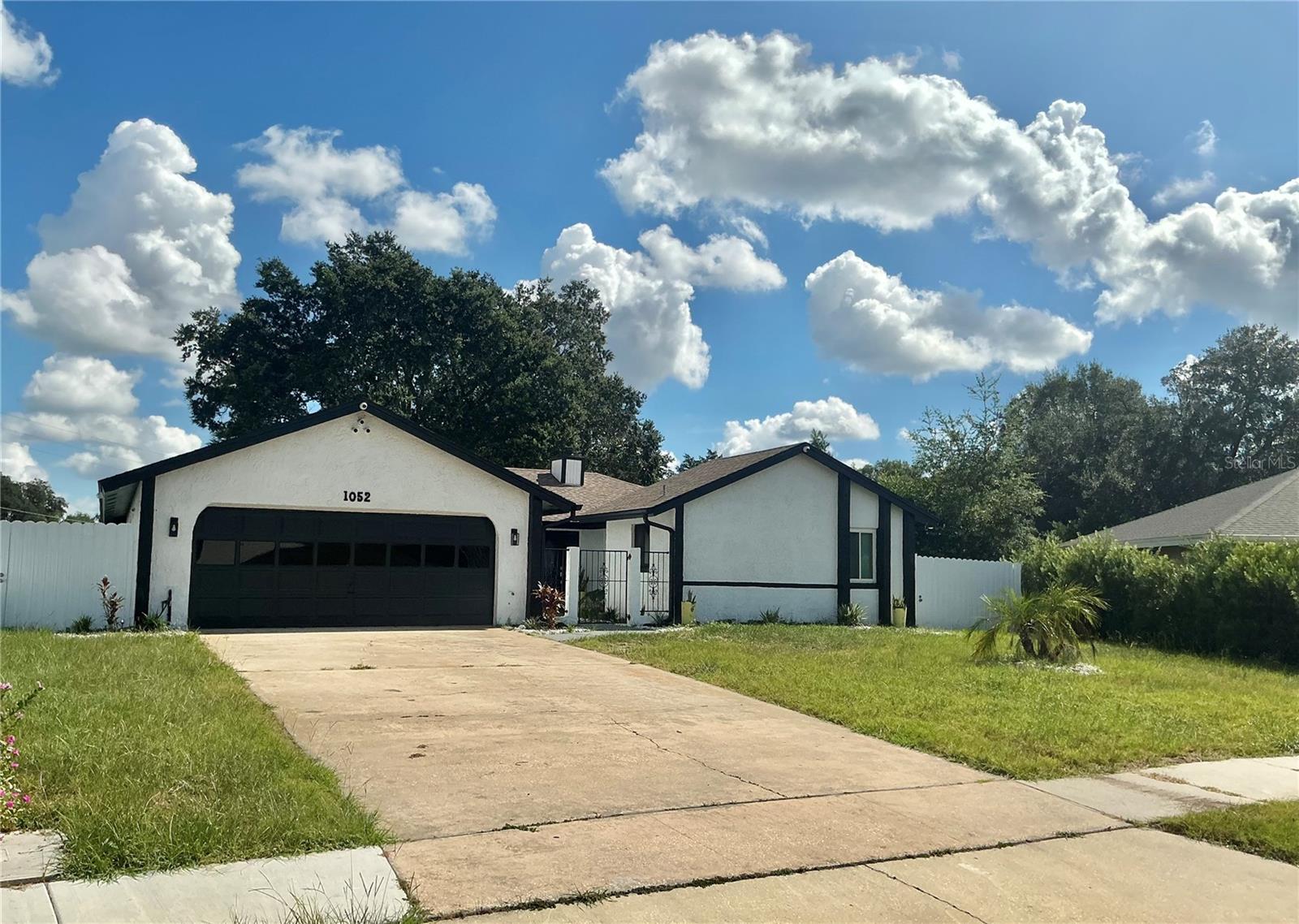 Image 2 of 36 For 1052 Manchester Circle