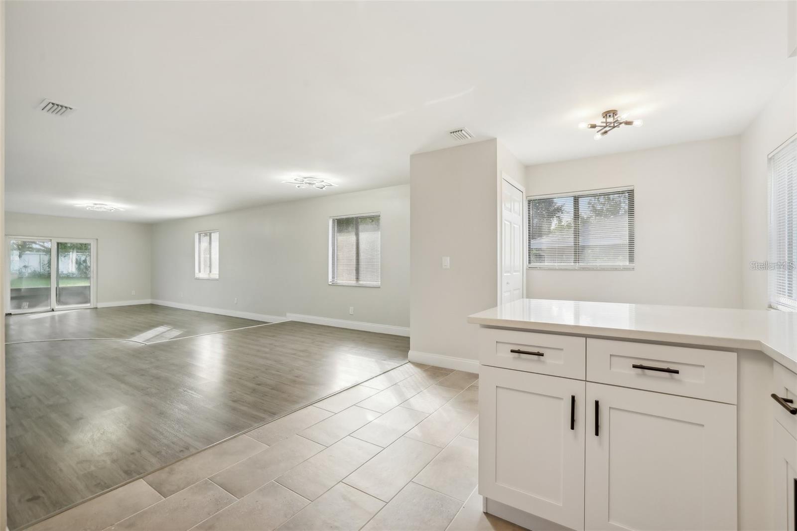 Image 9 of 36 For 1052 Manchester Circle