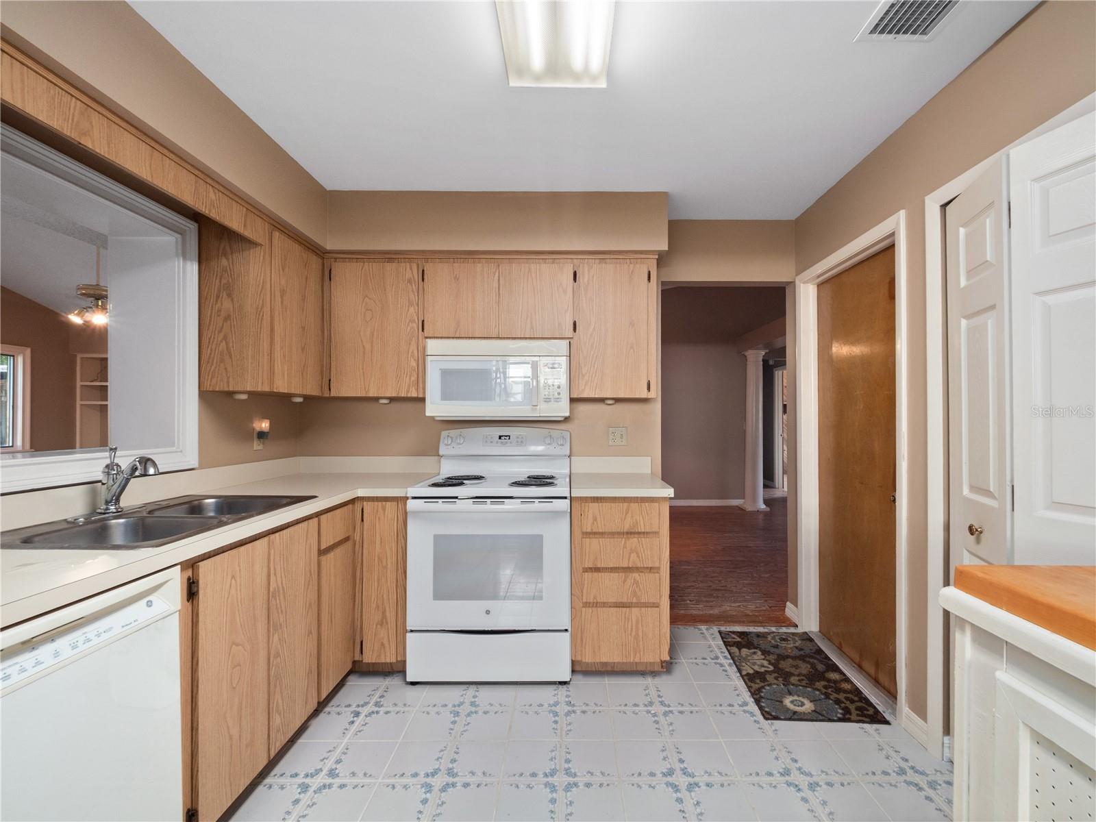 Image 15 of 31 For 7736 Compass Drive