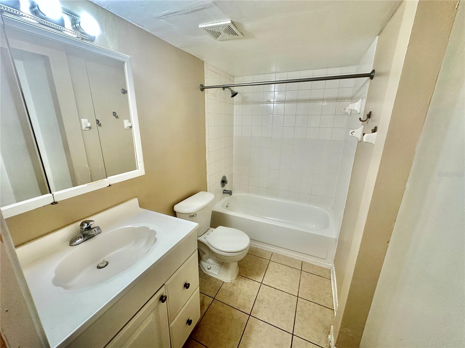 Image 6 of 13 For 2550 Park Avenue A