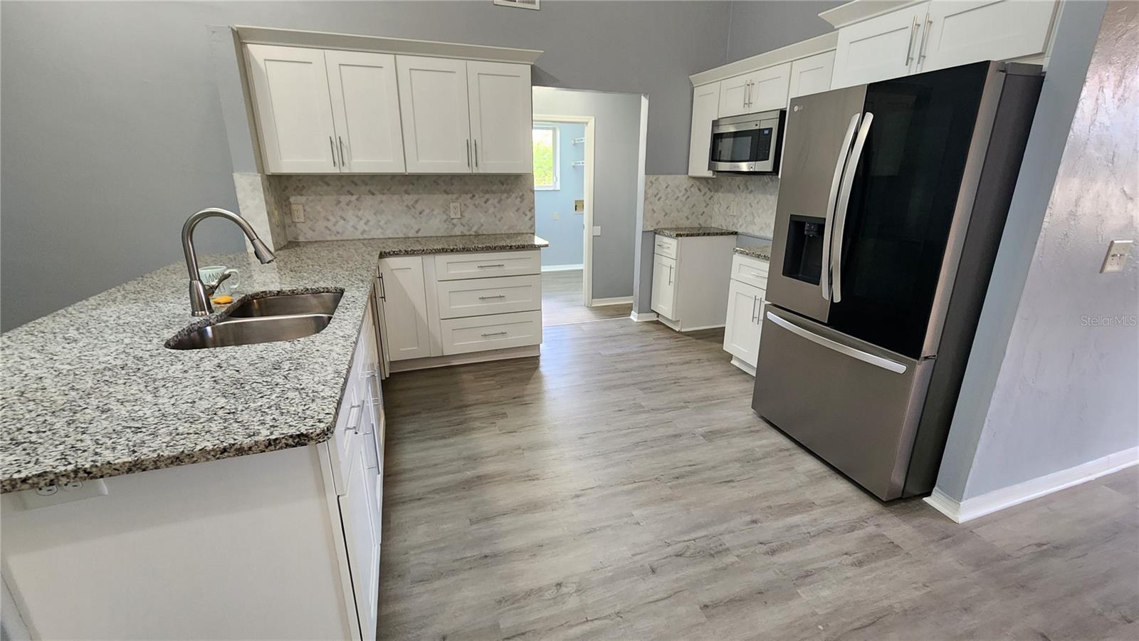 Image 10 of 19 For 300 Sun Oaks Court