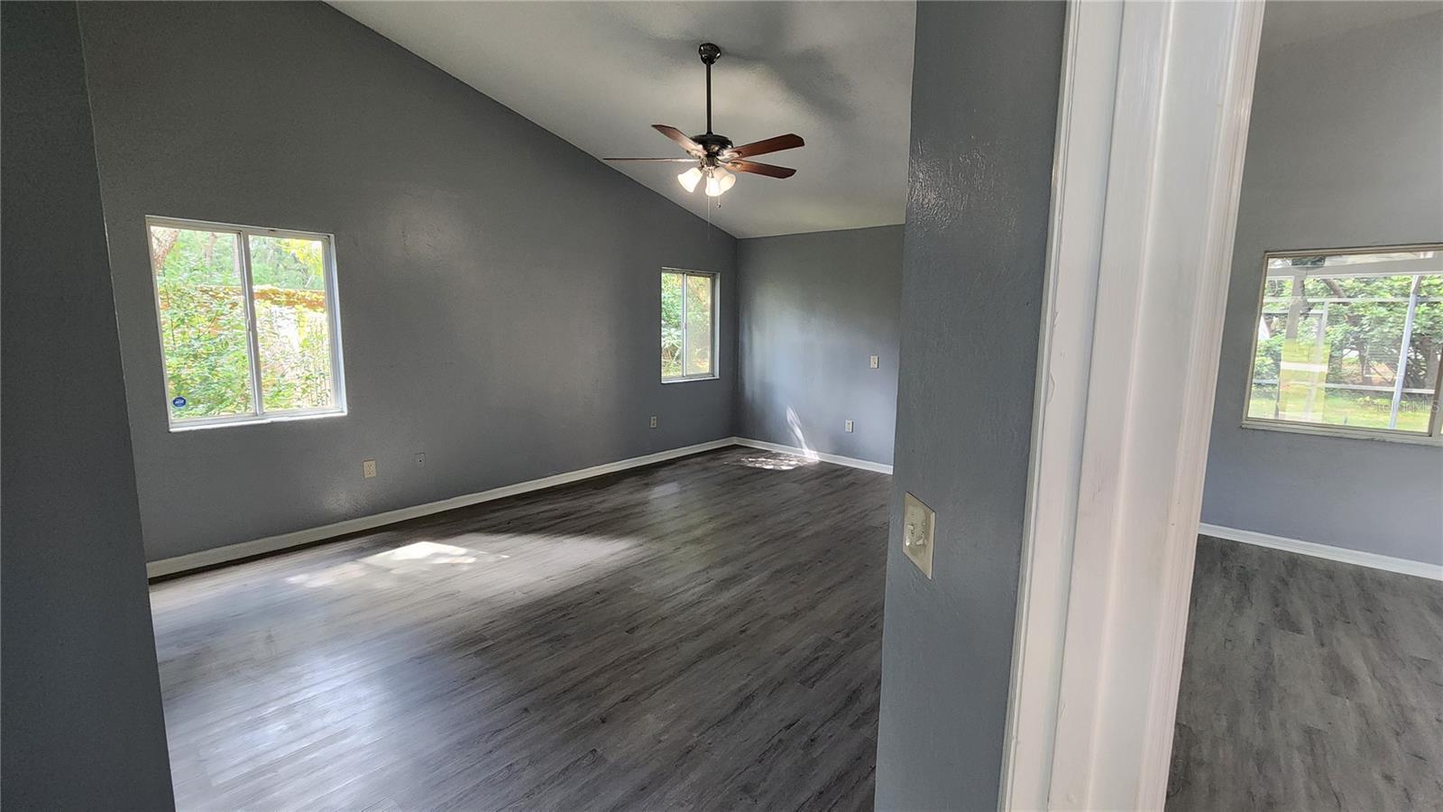 Image 11 of 19 For 300 Sun Oaks Court