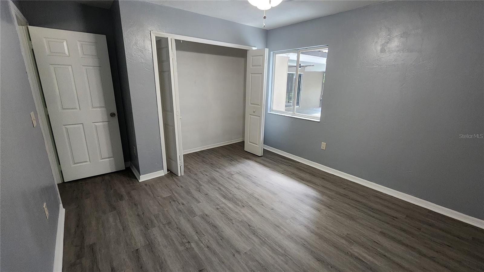 Image 15 of 19 For 300 Sun Oaks Court