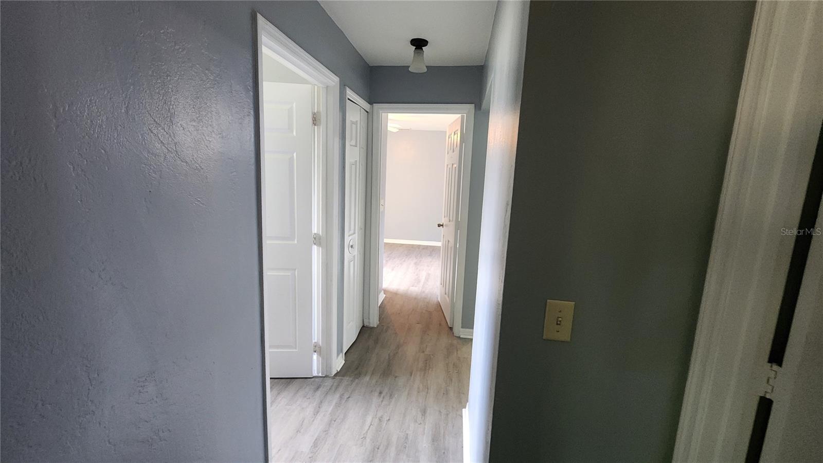 Image 18 of 19 For 300 Sun Oaks Court