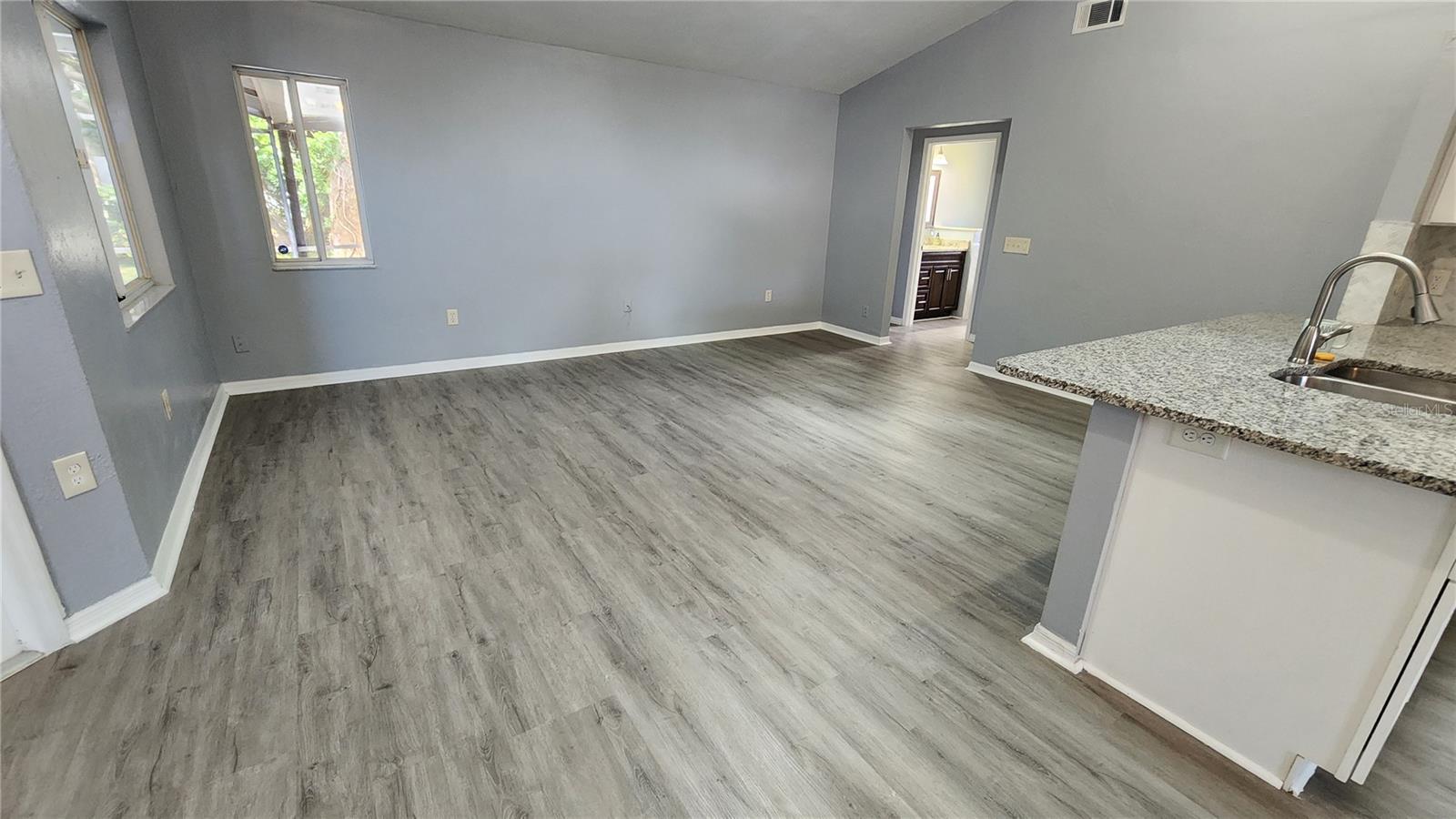 Image 5 of 19 For 300 Sun Oaks Court