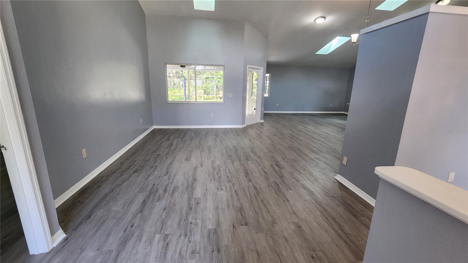 Image 6 of 19 For 300 Sun Oaks Court