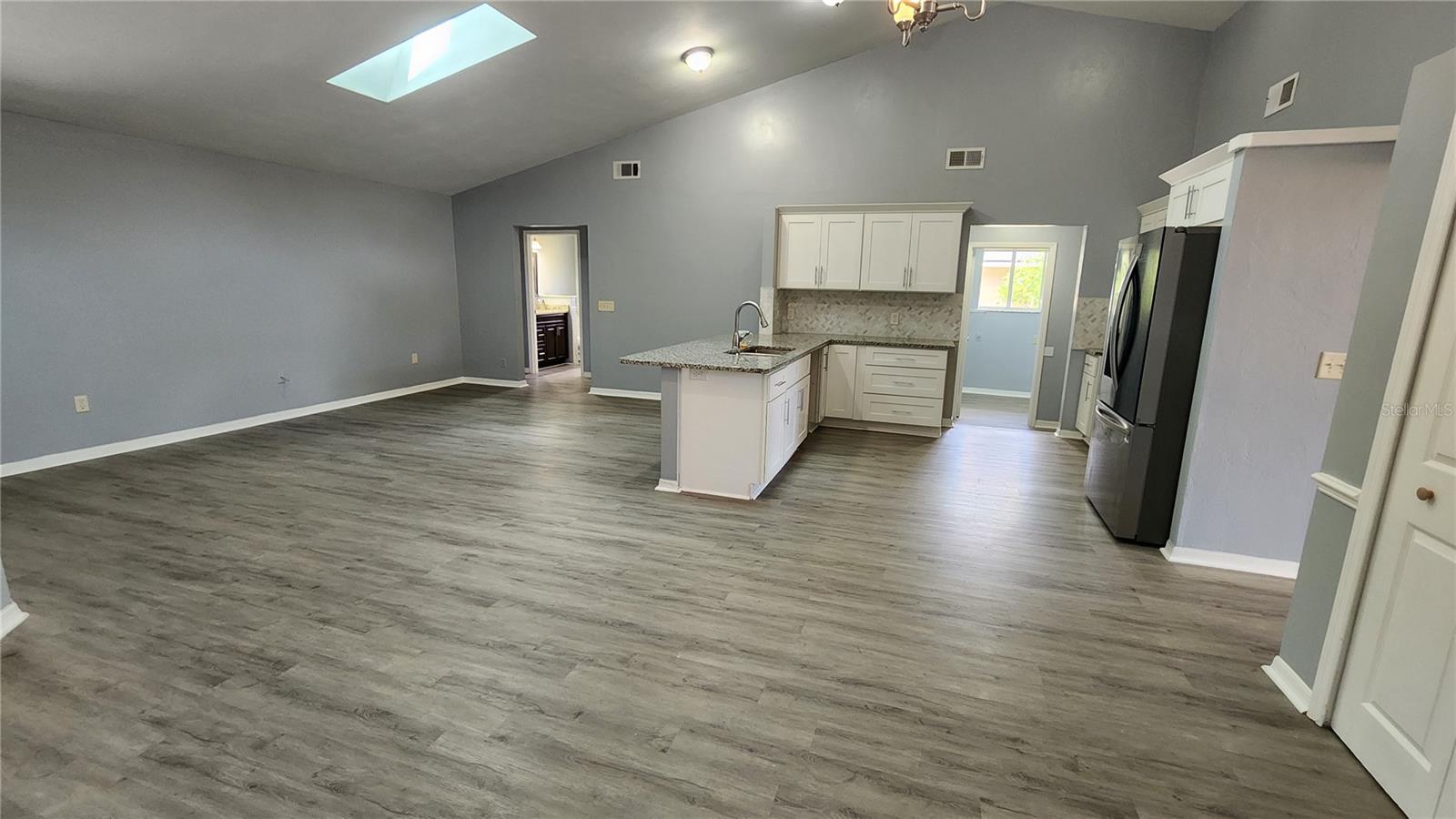 Image 7 of 19 For 300 Sun Oaks Court