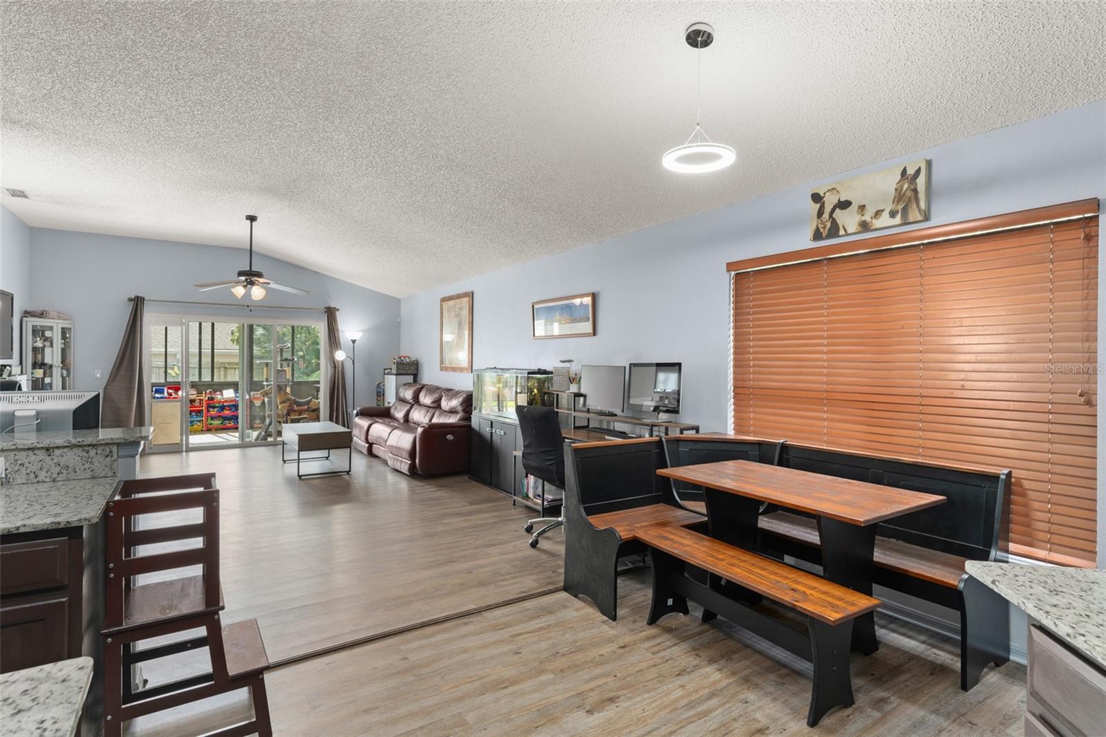 Image 11 of 44 For 25424 Divot Drive