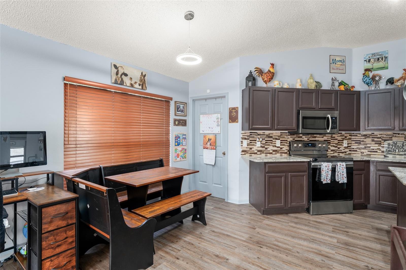 Image 12 of 44 For 25424 Divot Drive