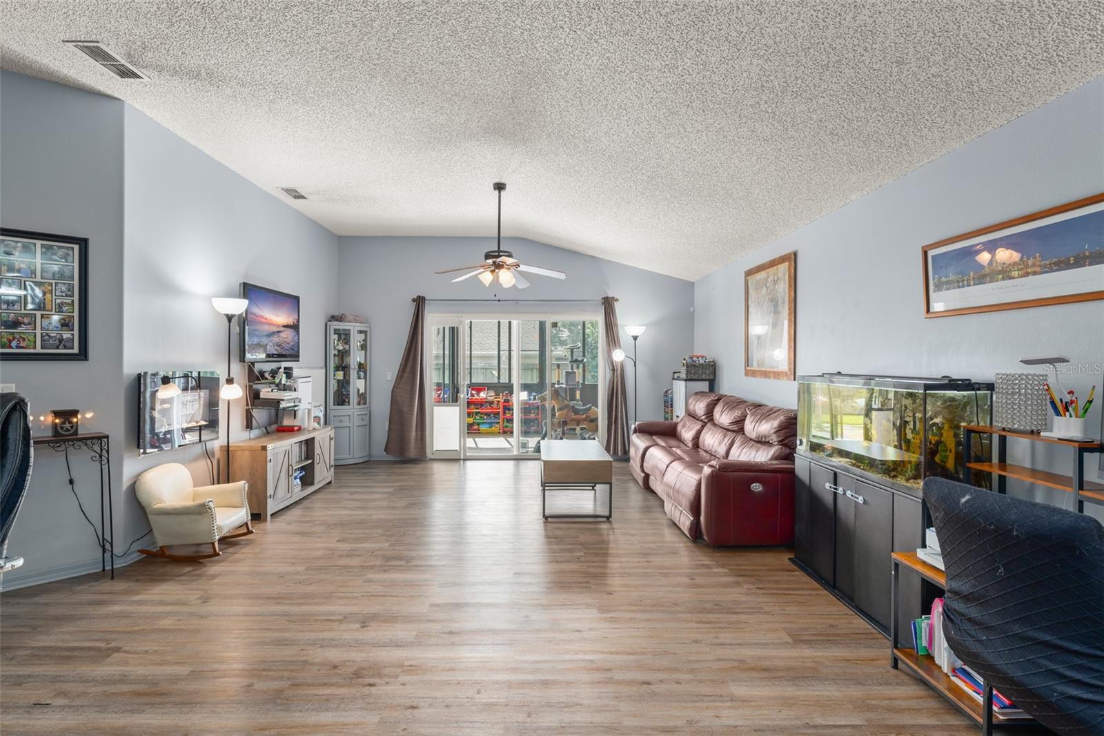 Image 13 of 44 For 25424 Divot Drive