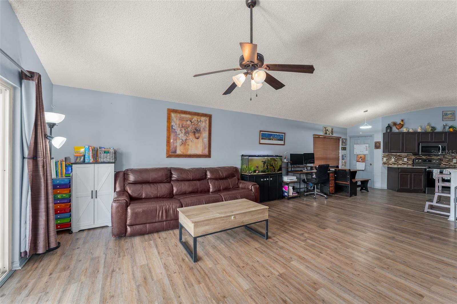 Image 15 of 44 For 25424 Divot Drive