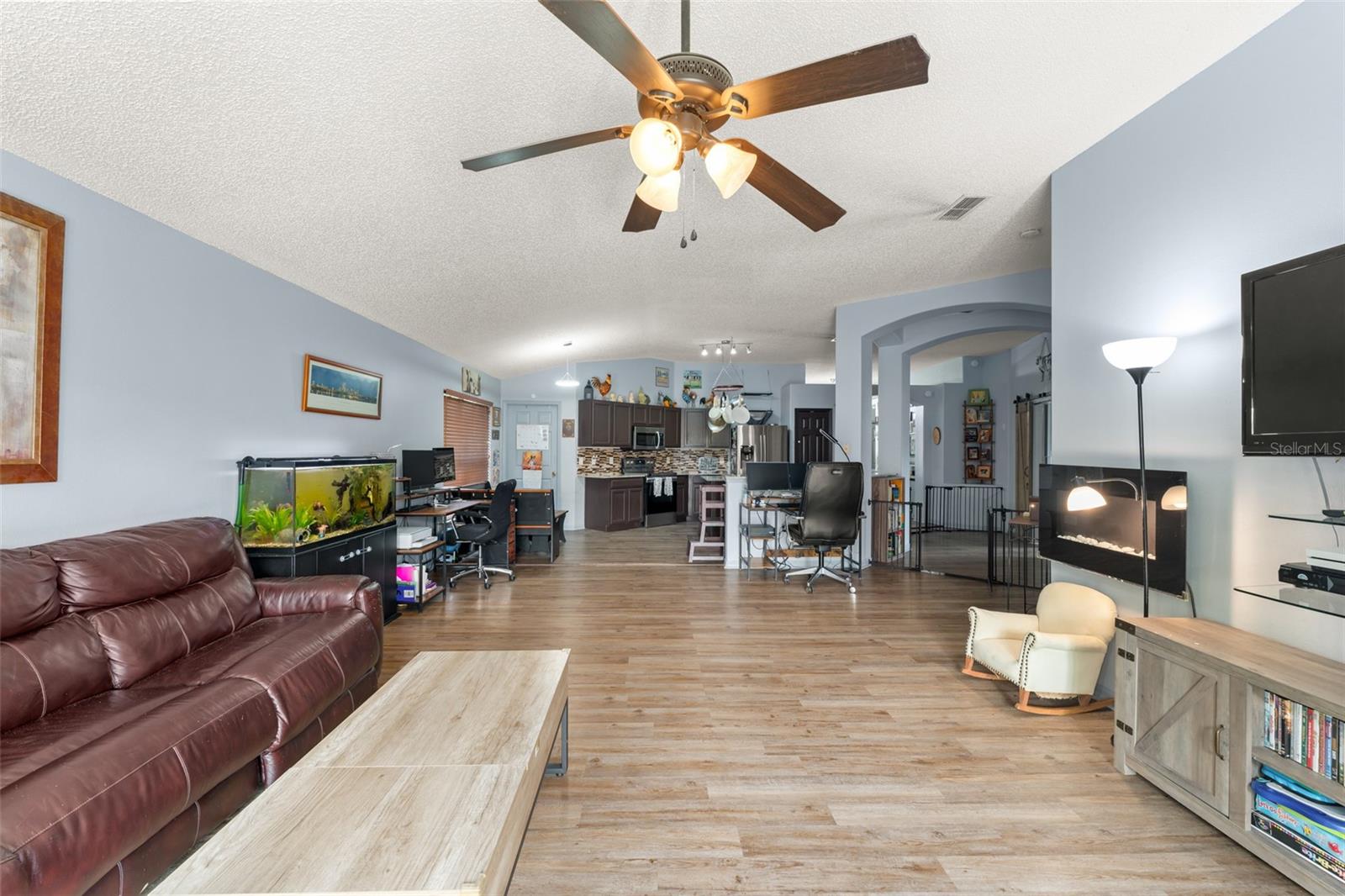 Image 16 of 44 For 25424 Divot Drive