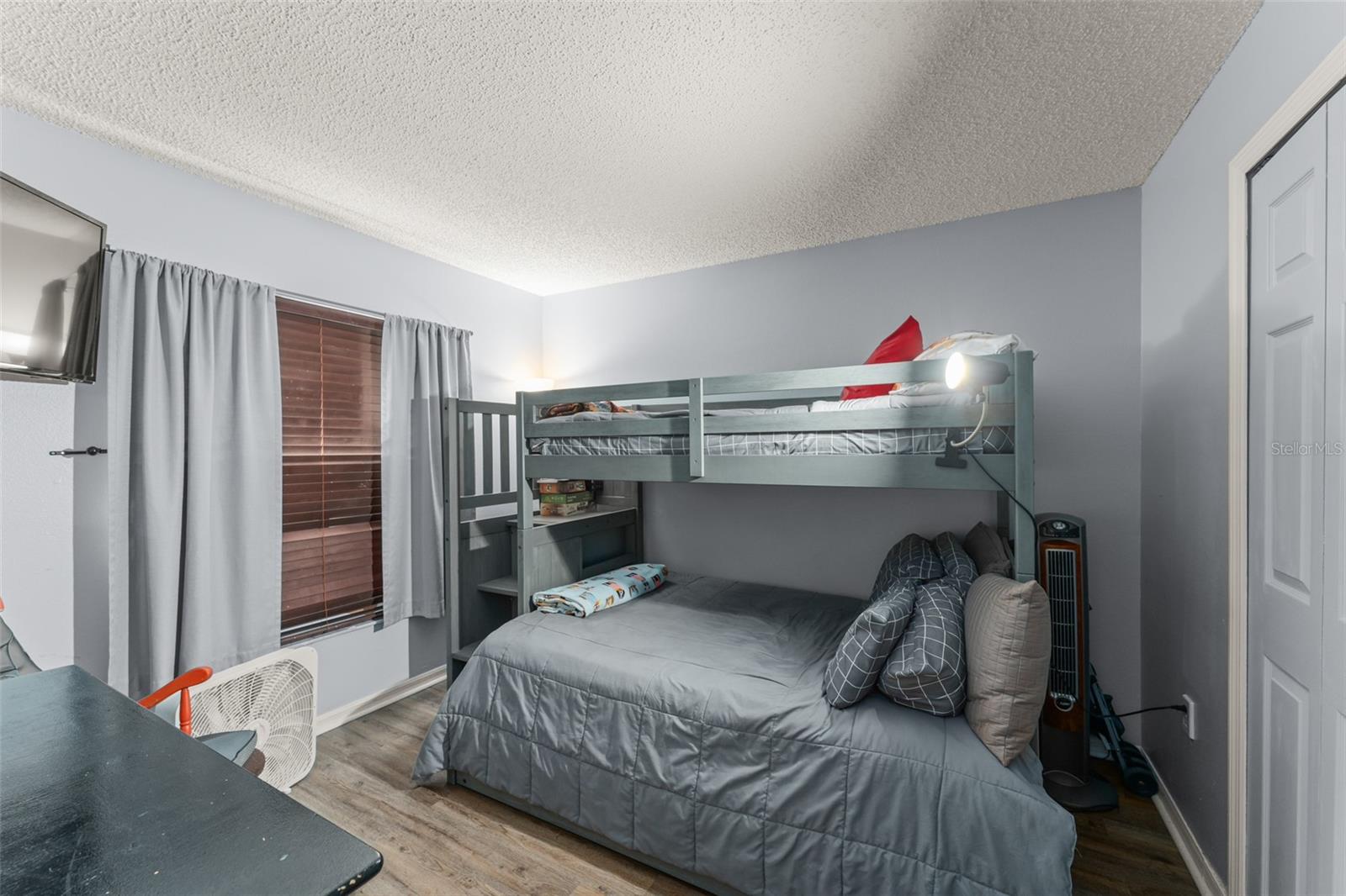 Image 21 of 44 For 25424 Divot Drive