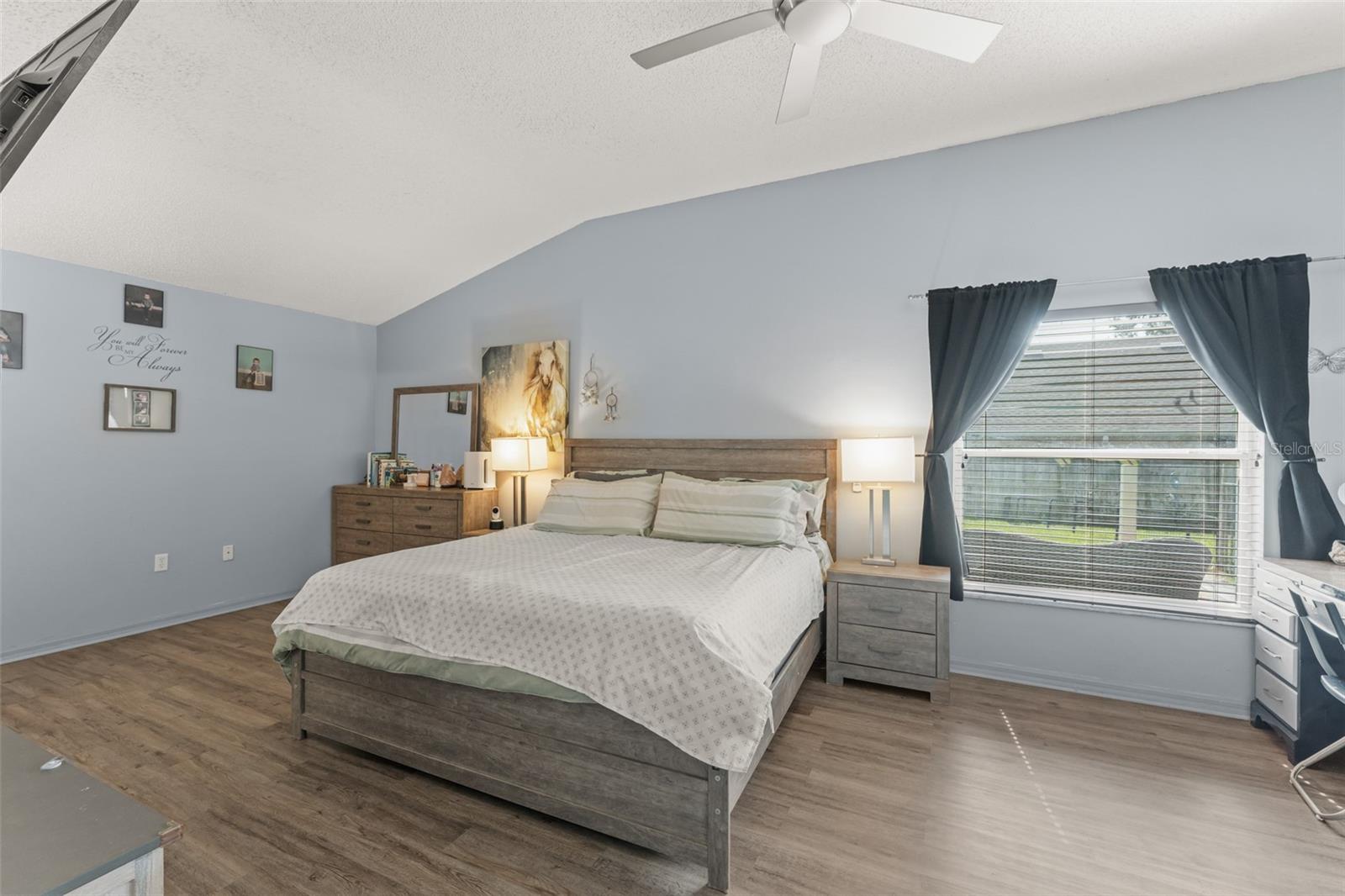 Image 28 of 44 For 25424 Divot Drive