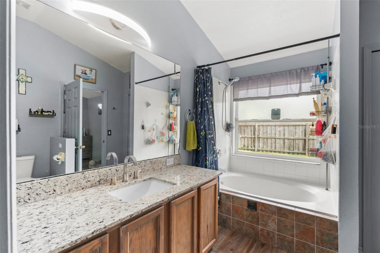 Image 32 of 44 For 25424 Divot Drive