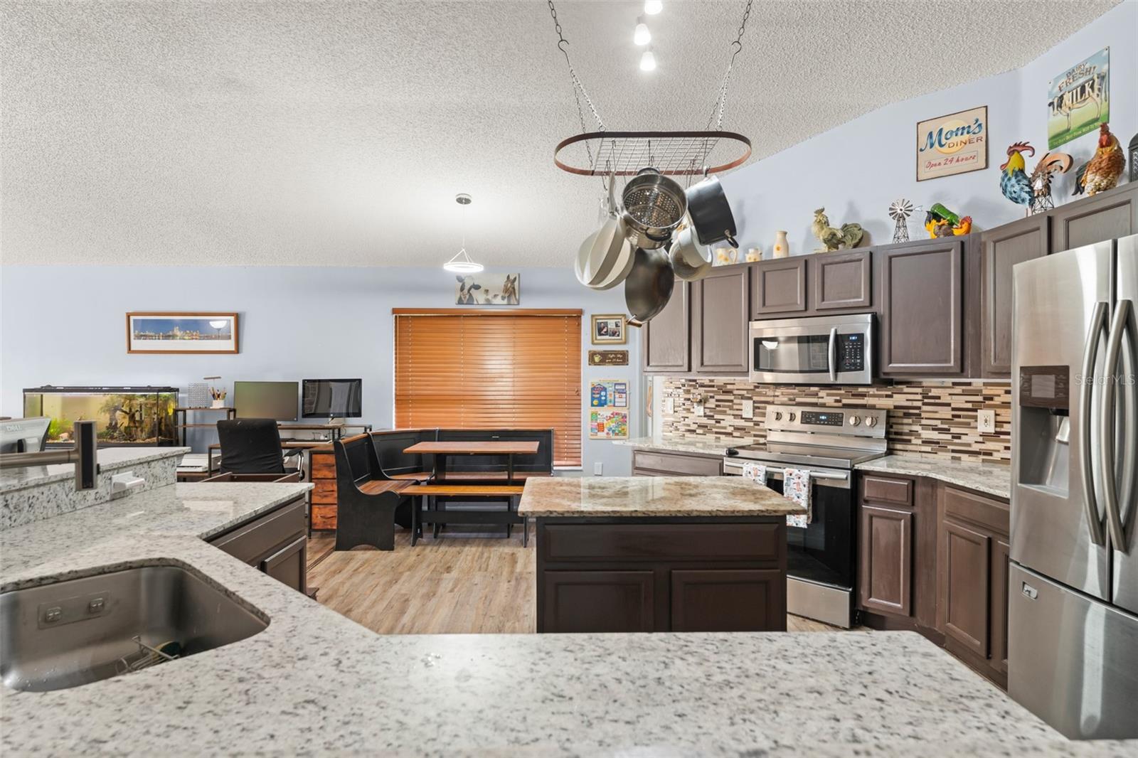 Image 6 of 44 For 25424 Divot Drive