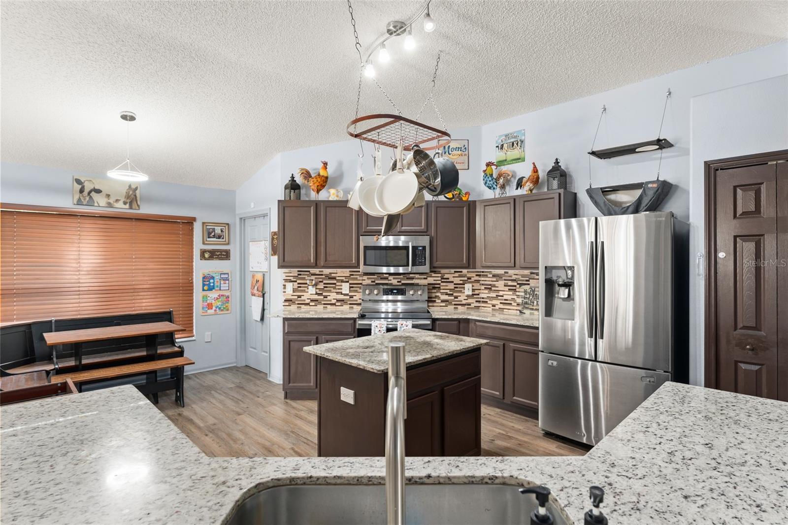 Image 7 of 44 For 25424 Divot Drive