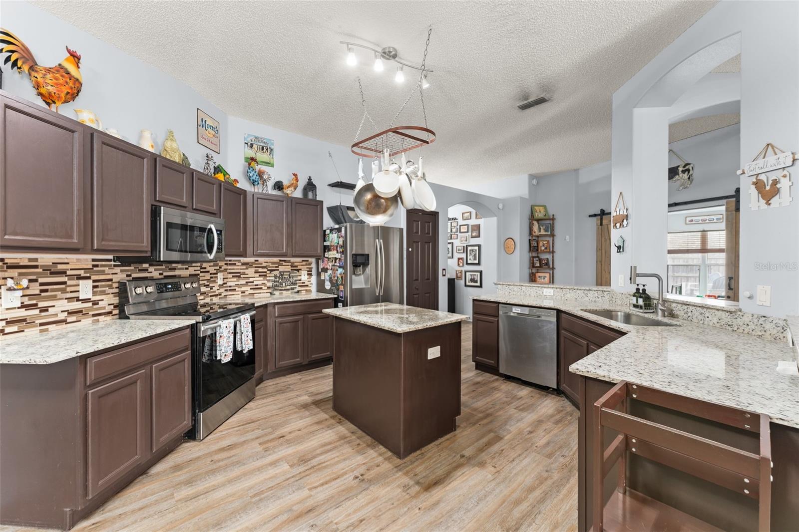 Image 9 of 44 For 25424 Divot Drive