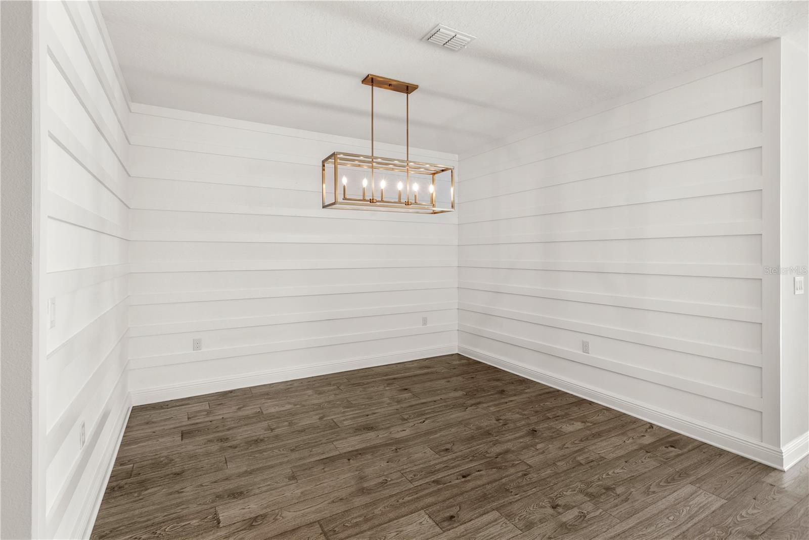 Image 10 of 42 For 4417 Lions Gate Avenue
