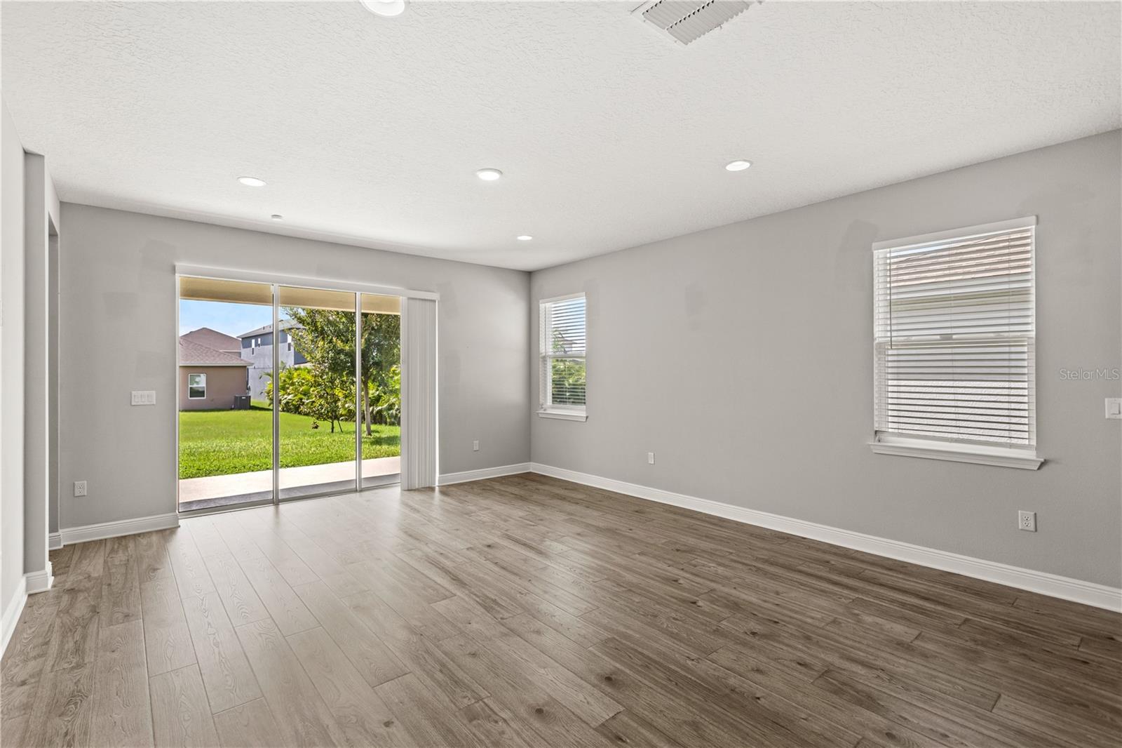 Image 11 of 42 For 4417 Lions Gate Avenue