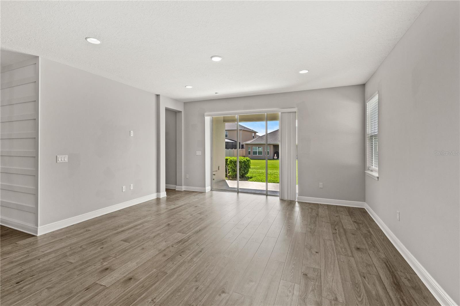 Image 12 of 42 For 4417 Lions Gate Avenue