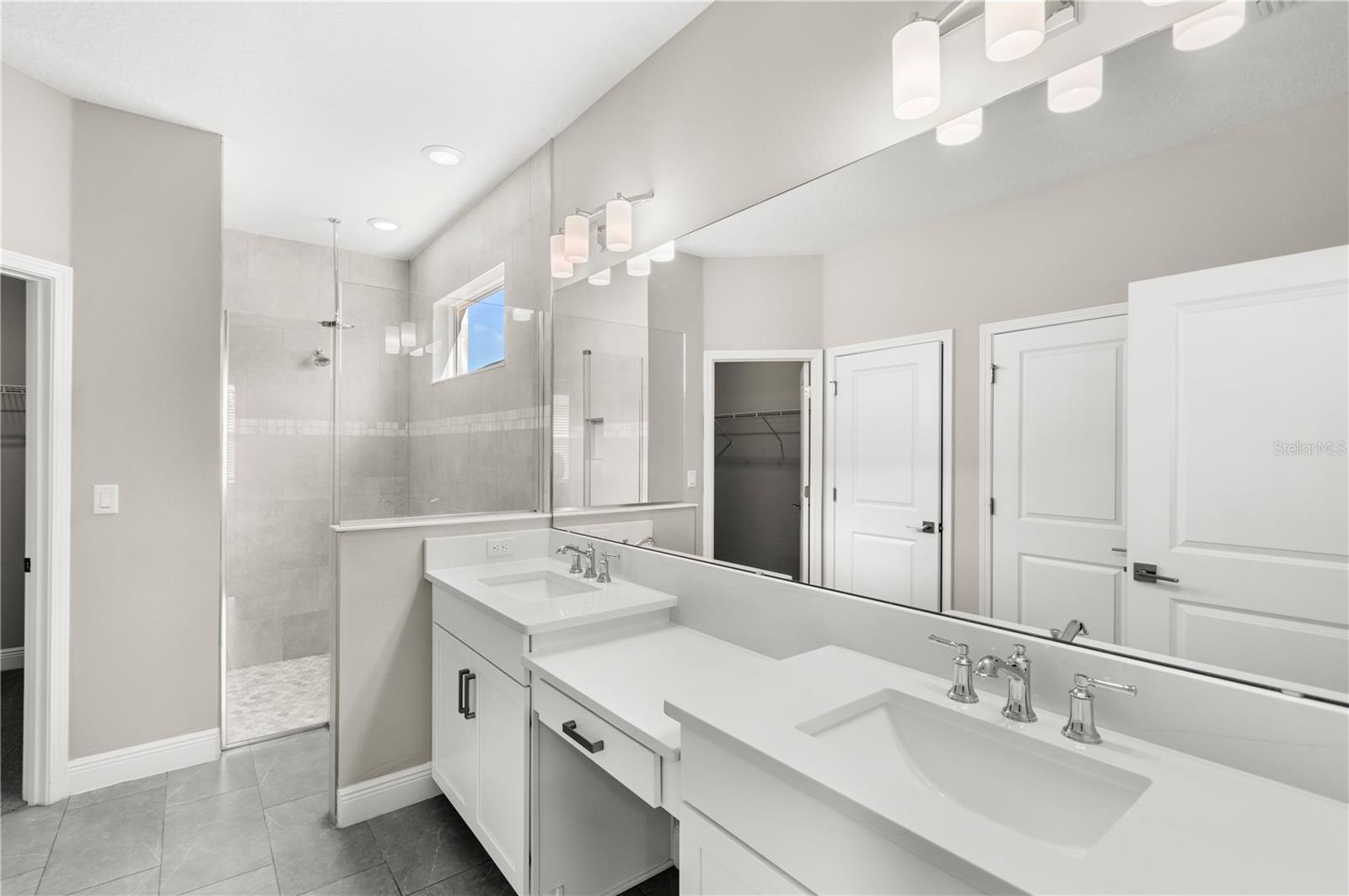 Image 15 of 42 For 4417 Lions Gate Avenue
