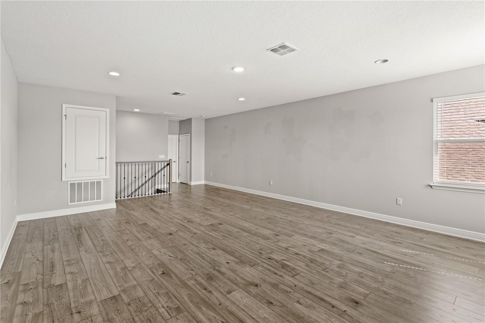 Image 18 of 42 For 4417 Lions Gate Avenue