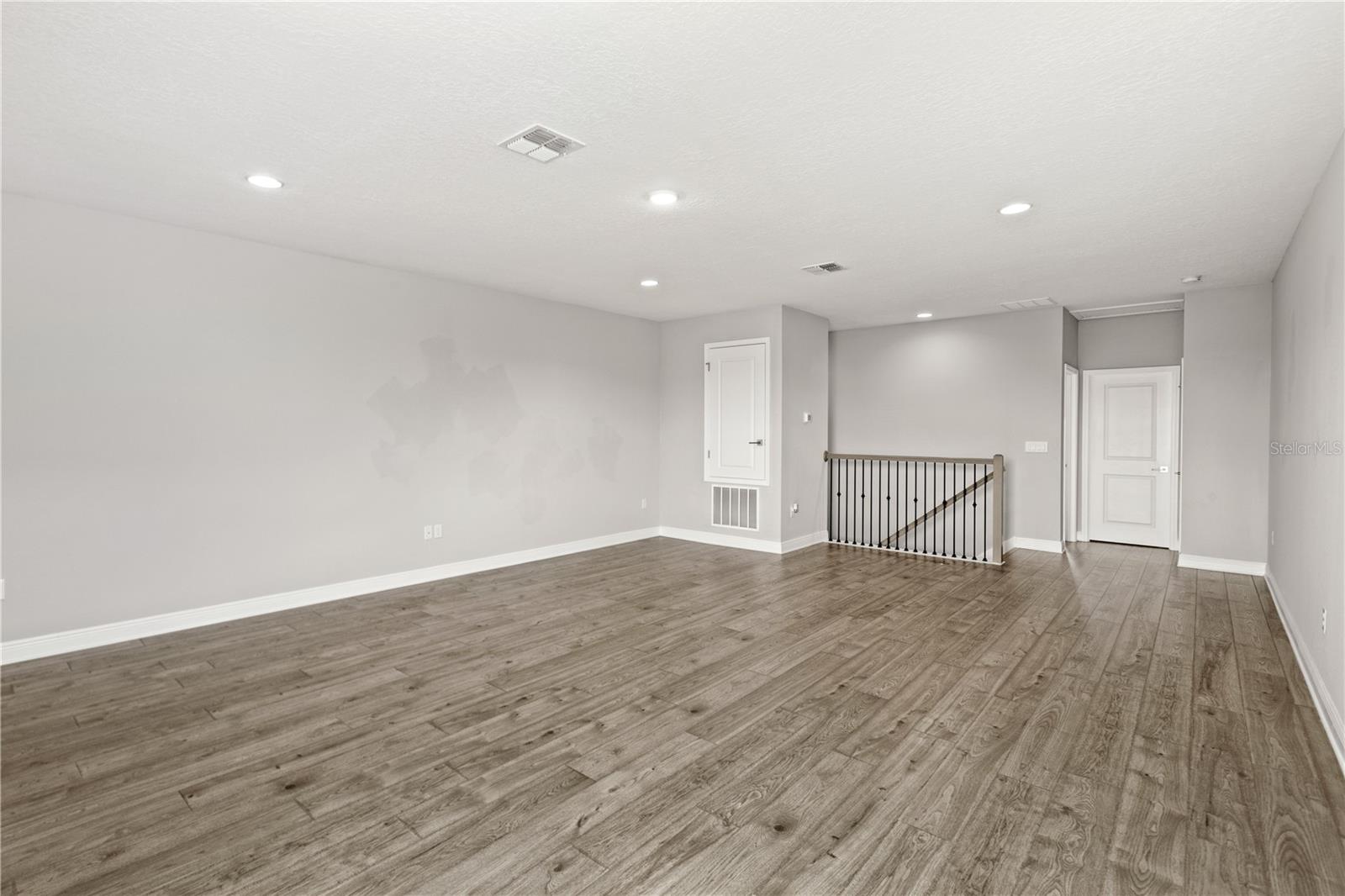 Image 19 of 42 For 4417 Lions Gate Avenue
