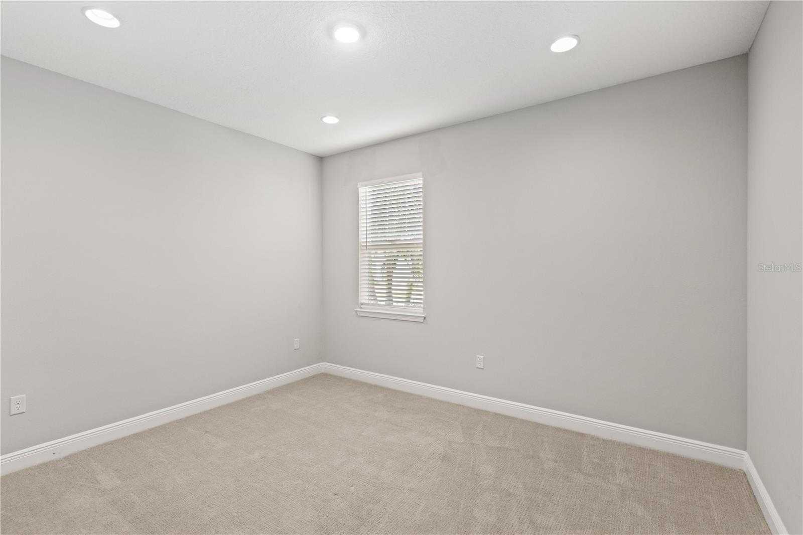 Image 20 of 42 For 4417 Lions Gate Avenue