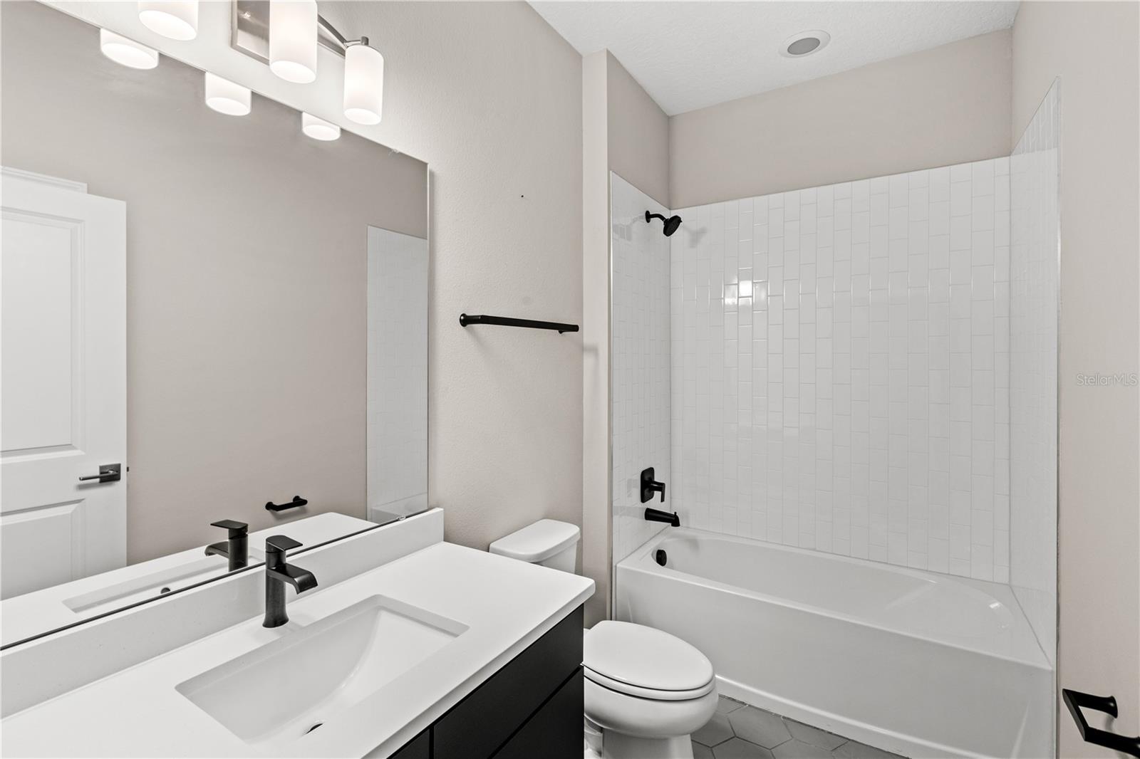 Image 21 of 42 For 4417 Lions Gate Avenue