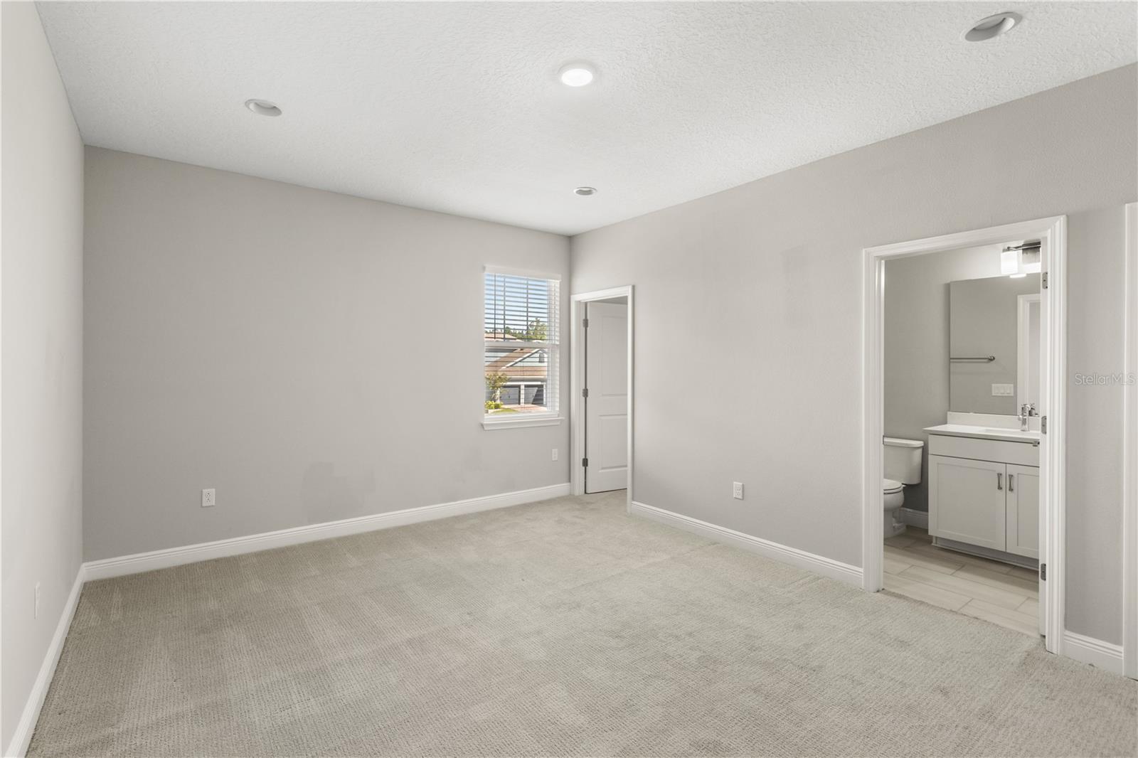 Image 33 of 42 For 4417 Lions Gate Avenue