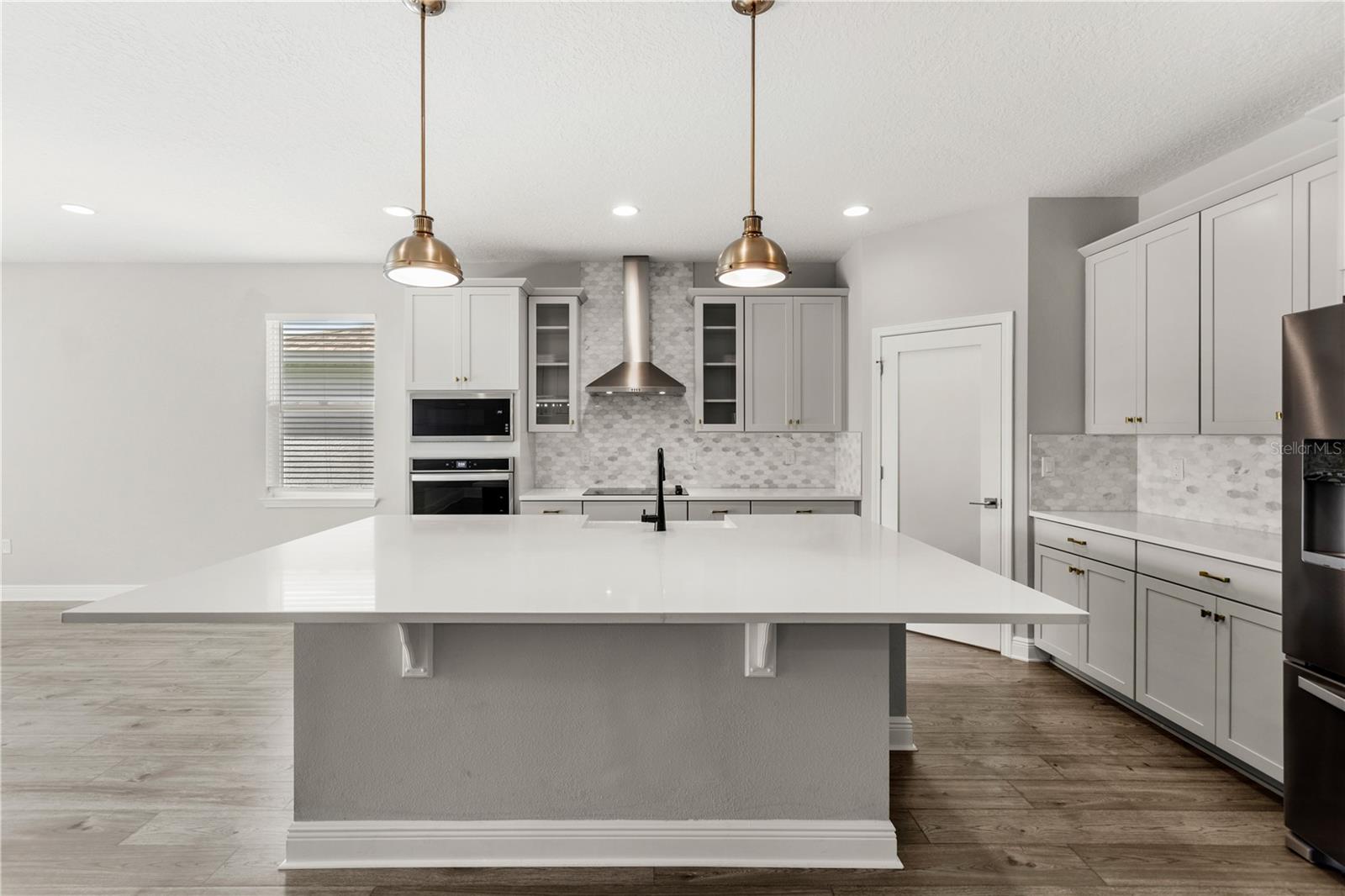 Image 5 of 42 For 4417 Lions Gate Avenue