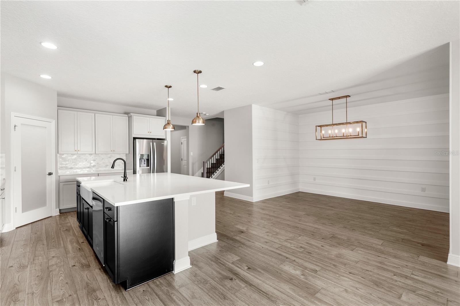 Image 6 of 42 For 4417 Lions Gate Avenue