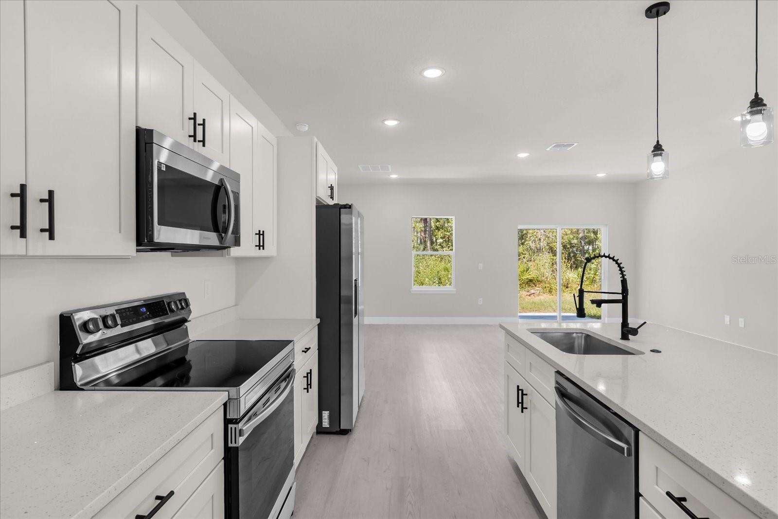 Image 11 of 34 For 15782 52 Avenue