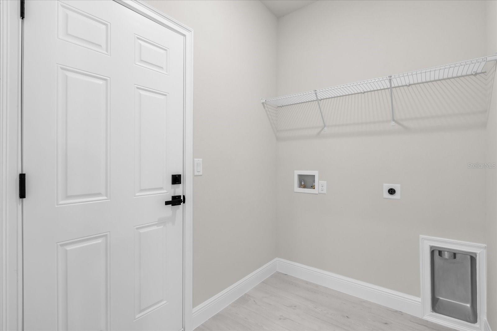 Image 12 of 34 For 15782 52 Avenue