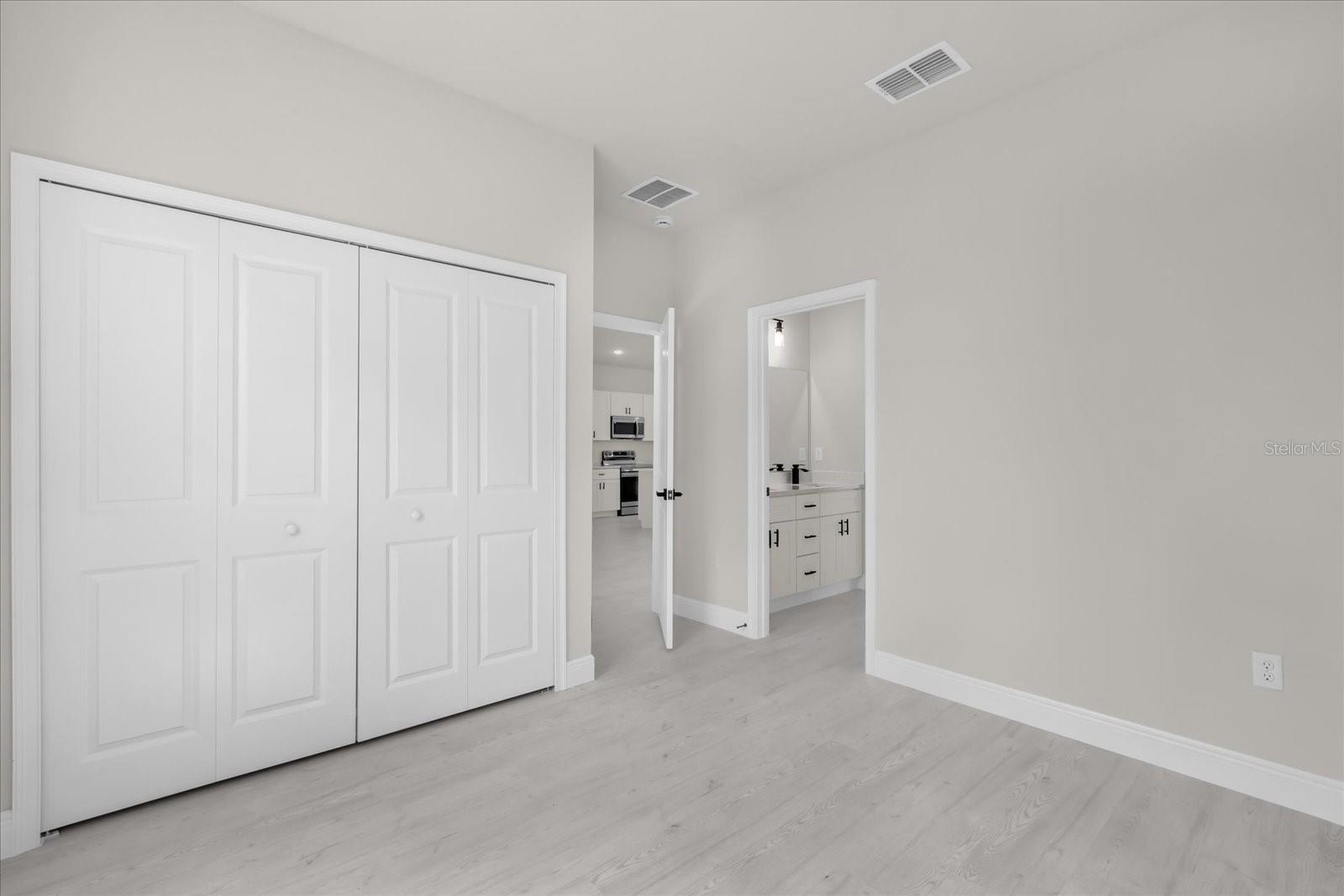 Image 14 of 34 For 15782 52 Avenue