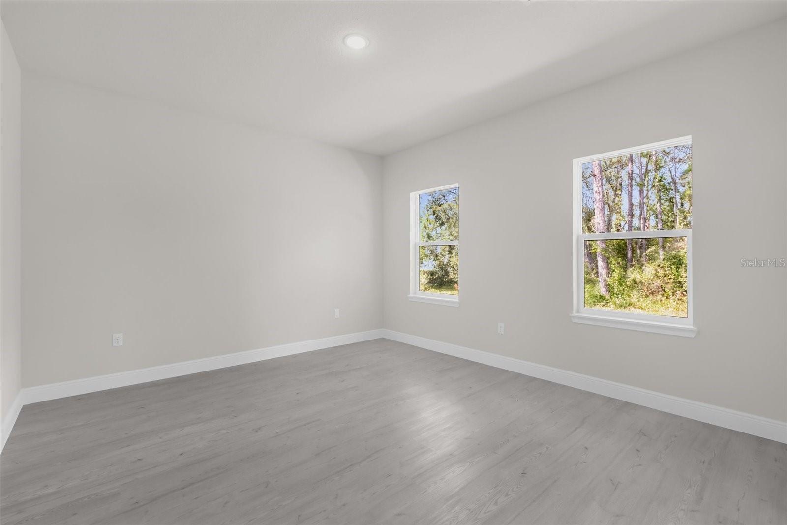 Image 22 of 34 For 15782 52 Avenue